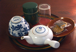  (Green tea and rice cookies as a standard service)